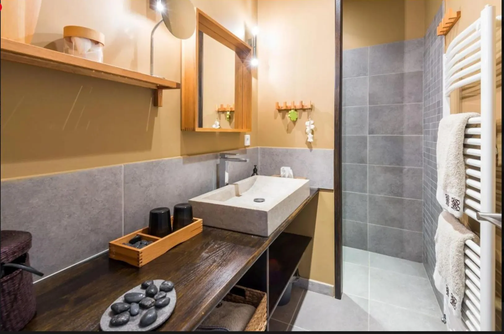 Les Terrasses Dorees - Chambres D'Hotes De Charme & Jacuzzi Chatillon